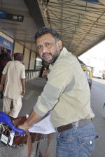 Anubhav Sinha leave for Ra.One Premiere tour in Airport, Mumbai on 23rd Oct 2011 (28).JPG