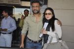 Kareena Kapoor, Anubhav Sinha leave for Ra.One Premiere tour in Airport, Mumbai on 23rd Oct 2011 (64).JPG