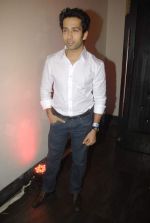 Nakuul Mehta at Mercedes Benz hosts fashion event with Zayed Khan and DJ Aqeel in Hype on 23rd Oct 2011 (121).jpg