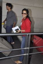Shahana Goswami, Milind Soman leave for Ra.One Premiere tour in Airport, Mumbai on 23rd Oct 2011 (6).JPG