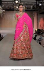 Model walk the ramp for Pallavi jaikishan Show at Bridal Asia 2011 on 27th Sept 2011 (1).jpg