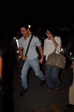 Aamir Khan, Kiran Rao snapped at airport on 27th Oct 2011 (1).JPG