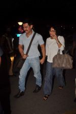 Aamir Khan, Kiran Rao snapped at airport on 27th Oct 2011 (3).JPG