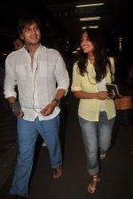 Vivek Oberoi snapped at airport on 27th Oct 2011 (7).JPG