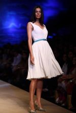 Model walk the ramp for Wendell Rodricks at Wills India Fashion Week 2011 on 10th Oct 2011 (20).JPG