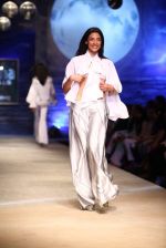 Model walk the ramp for Wendell Rodricks at Wills India Fashion Week 2011 on 10th Oct 2011 (47).JPG
