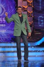 Sanjay Dutt on the sets of Big Boss 5 in Lonavala, Mumbai on 29th Oct 2011 (71).JPG