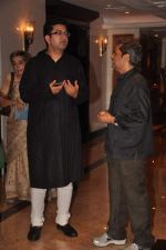 Parsoon Joshi, Vishal Bharadwaj at the launch of Deepti Naval_s book in Taj Land_s End on 30th Oct 2011 (23).JPG