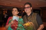 Vinay Pathak at the launch of Deepti Naval_s book in Taj Land_s End on 30th Oct 2011 (21).JPG