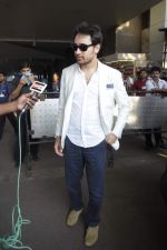 Imran Khan snapped after they return from F1 held at Delhi on 31st Oct 2011 (24).JPG