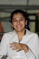 Taapsee Pannu attends Red FM promoting Mogudu movie on 28th October 2011 (12).jpg