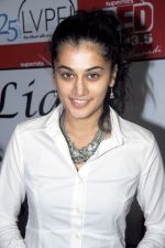 Taapsee Pannu attends Red FM promoting Mogudu movie on 28th October 2011 (27).JPG