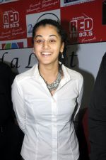 Taapsee Pannu attends Red FM promoting Mogudu movie on 28th October 2011 (44).JPG