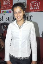 Taapsee Pannu attends Red FM promoting Mogudu movie on 28th October 2011 (59).JPG