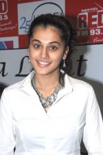 Taapsee Pannu attends Red FM promoting Mogudu movie on 28th October 2011 (61).JPG
