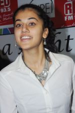 Taapsee Pannu attends Red FM promoting Mogudu movie on 28th October 2011 (62).JPG