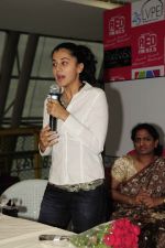 Taapsee Pannu attends Red FM promoting Mogudu movie on 28th October 2011 (74).jpg