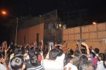 Shahrukh Khan meets fans on the occasion of his birthday post midnight in Mannat, Mumbai on 1st Nov 2011 (5).JPG