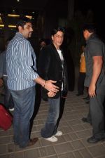 Shahrukh Khan snapped on the eve of his birthday in Airport, Mumbai on 1st Nov 2011 (13).JPG
