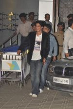 Shahrukh Khan snapped on the eve of his birthday in Airport, Mumbai on 1st Nov 2011 (6).JPG