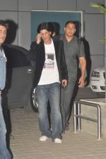 Shahrukh Khan snapped on the eve of his birthday in Airport, Mumbai on 1st Nov 2011 (9).JPG