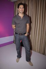 Dino Morea jugdes Gold_s Gym_s Fit & Fab 2011 in Sun N Sand on 8th Nov 2011 (11).JPG
