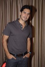 Dino Morea jugdes Gold_s Gym_s Fit & Fab 2011 in Sun N Sand on 8th Nov 2011 (12).JPG