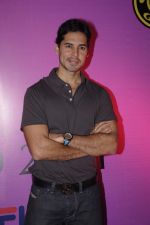 Dino Morea jugdes Gold_s Gym_s Fit & Fab 2011 in Sun N Sand on 8th Nov 2011 (8).JPG