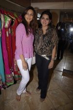 Sonali Bendre, Shaina NC at Shaina NC new collection launch in Haus Khaz on 8th Nov 2011 (33).JPG