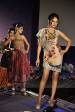 Model walks for Tasneem Merchant at World Cotton Research Conference in Renaissance, Mumbai on 9th Nov 2011 (9).JPG