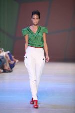 Model walks the ramp for Riddhi Siddhi at Dubai fashion week on 9th Nov 2011 (10).jpg
