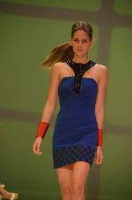 Model walks the ramp for Riddhi Siddhi at Dubai fashion week on 9th Nov 2011 (13).jpg