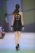 Model walks the ramp for Riddhi Siddhi at Dubai fashion week on 9th Nov 2011 (20).jpg