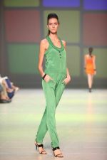 Model walks the ramp for Riddhi Siddhi at Dubai fashion week on 9th Nov 2011 (5).jpg