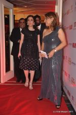 Nita Ambani at Hello Hall of Fame Awards in Trident, Mumbai on 9th Nov 2011 (137).JPG