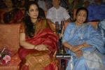 Asha Bhosle at a Marathi concert to pay tribute to Yashwant Dev in Sathaye College on 10th Nov 2011 (4).JPG