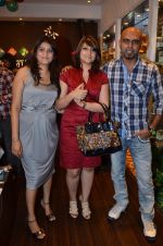 Urvashi Dholakia at Natasha Shah_s Nature_s Co store launch in Infinity Mall, Malad on 10th Nov 2011 (75).JPG