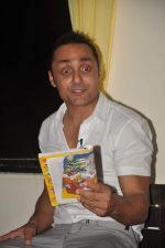 Rahul Bose at Celebrate Bandra book reading for kids in D Monte Park on 12th Nov 2011 (23).JPG