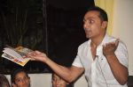 Rahul Bose at Celebrate Bandra book reading for kids in D Monte Park on 12th Nov 2011 (28).JPG