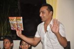 Rahul Bose at Celebrate Bandra book reading for kids in D Monte Park on 12th Nov 2011 (29).JPG
