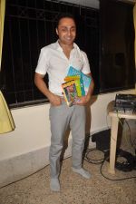 Rahul Bose at Celebrate Bandra book reading for kids in D Monte Park on 12th Nov 2011 (35).JPG