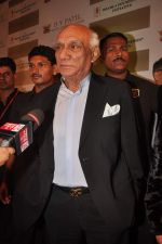Yash Chopra at DY Patil Awards in Aurus on 13th Nov 2011 (172).JPG