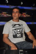 Akshay Kumar on the sets of Star Ya Rockstar in Famous on 15th Nov 2011 (30).JPG