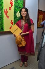 Juhi Chawla at Bharat Tripathi_s art exhibition in Musuem Art Gallery on 14th Nov 2011 (39).JPG