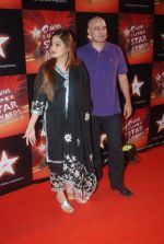 Alvira Khan, Atul Agnihotri at Star Super Star Awards in Yashraj on 15th Nov 2011 (149).JPG
