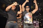 Akshay Kumar, John Abraham unveil Desi Boyz Shoppers stop clothing line in Inorbit, Mumbai on 16th Nov 2011 (34).JPG