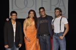Ranveer Singh and Sonakshi Sinha at the launch of movie Lootera in Yashraj Studio, Mumbai on 16th Nov 2011 (43).JPG