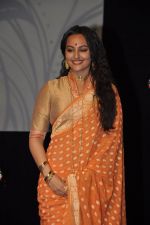 Sonakshi Sinha at the launch of movie Lootera in Yashraj Studio, Mumbai on 16th Nov 2011 (62).JPG