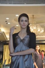 Alecia Raut at Tanishq showcases MIA collection in Andheri, Mumbai on 17th Nov 2011 (52).JPG