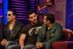 Akshay Kumar, John Abraham, Salman Khan on the sets of Big Boss 5 on 18th Nov 2011 (85).JPG